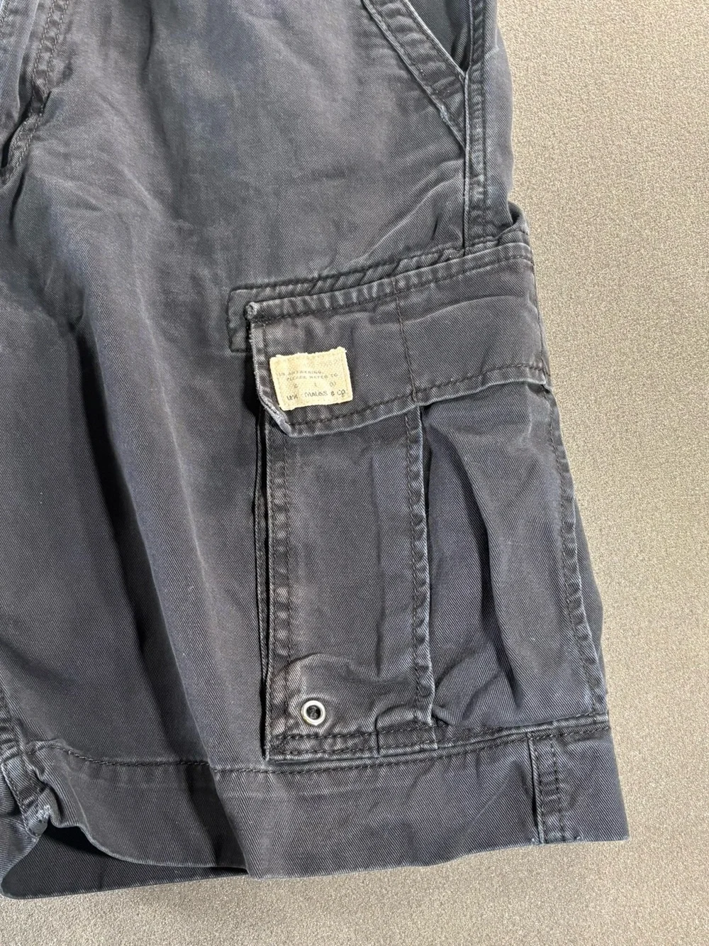Y2k Levi's Cargo Shorts Mens 34 Black Denim Relaxed Fit 10 Inseam (READ DETAILS)